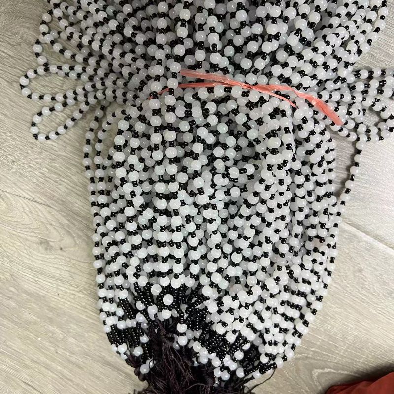 6 Cm White Jade Beads Separated By Black Beads Can Not Be Adjusted Jade Pendant Necklace Lanyard Application Scenario