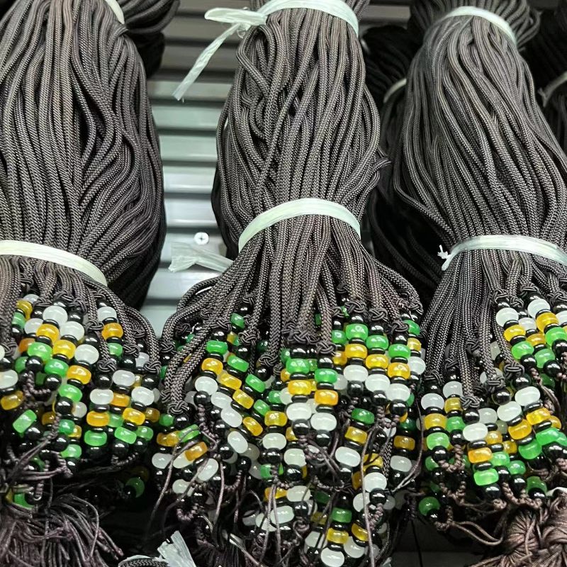 Hand-woven jade and jadeite tricolor spacers, non-adjustable necklace, sweater lanyard Application Scenario