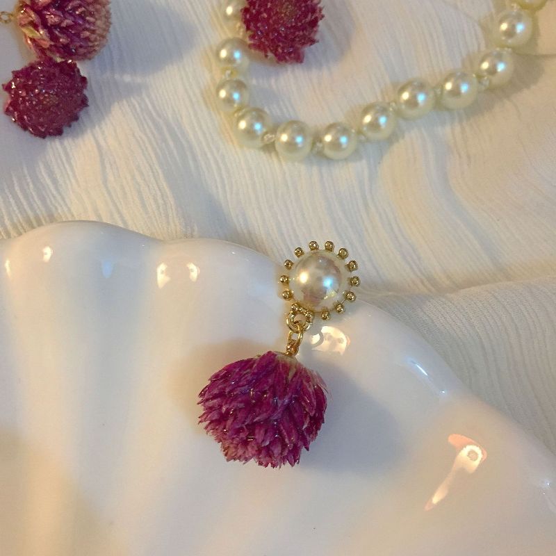 Cross-border French retro pearl stud earrings, cute purple berry flower earrings, European and American creative sweet floral girl earrings Specification image
