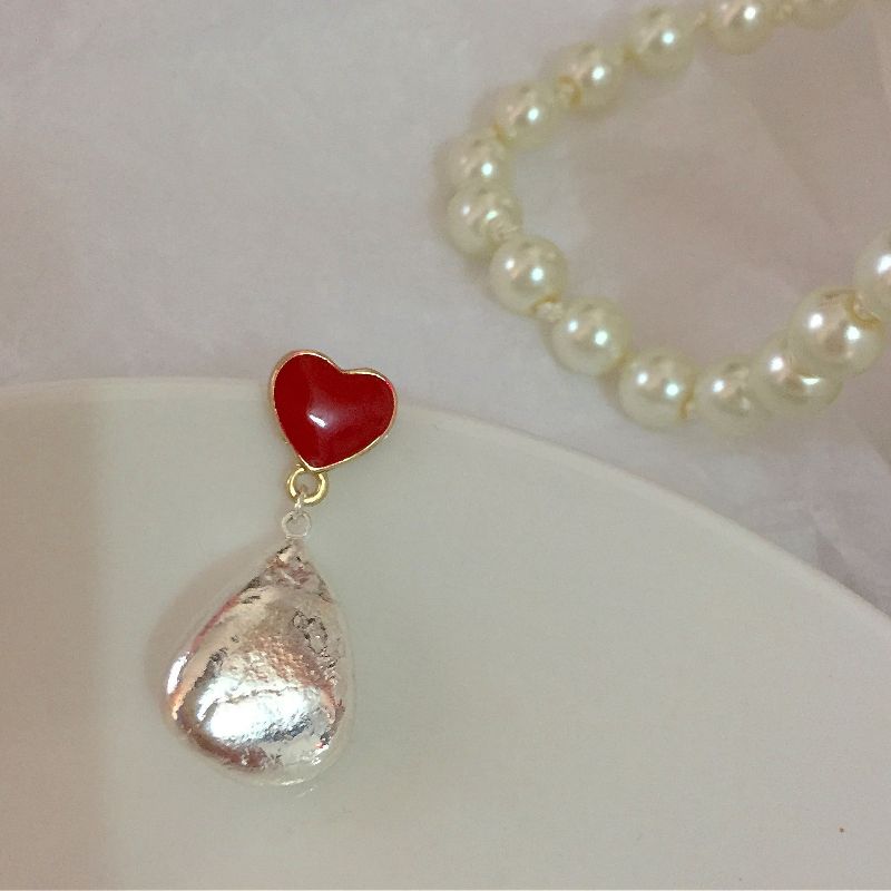 Creative earrings: Red heart-shaped earrings, silver stream stone earrings, cute and retro dress accessory earrings for ladies Specification image