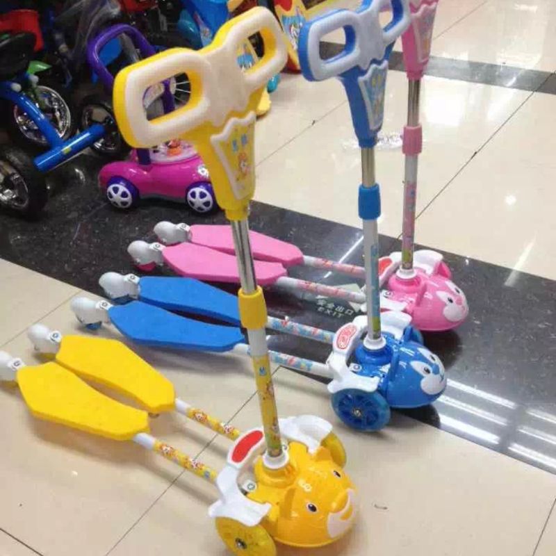 卡通滑滑车儿童玩具滑滑车