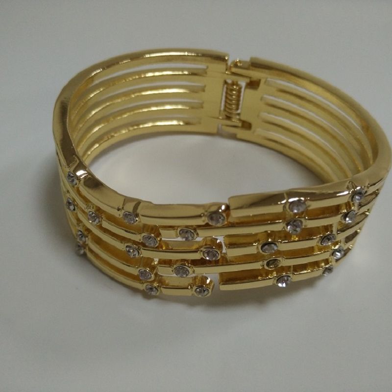 锌合金手镯，欧美流行，中性时尚产品图