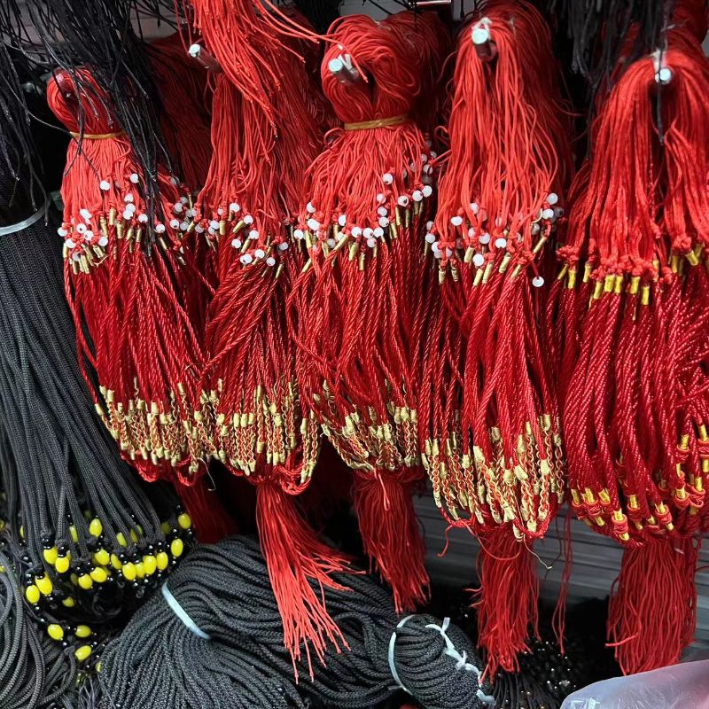3mm string hand-woven twisted knot, adjustable pendant, red string necklace Application Scenario