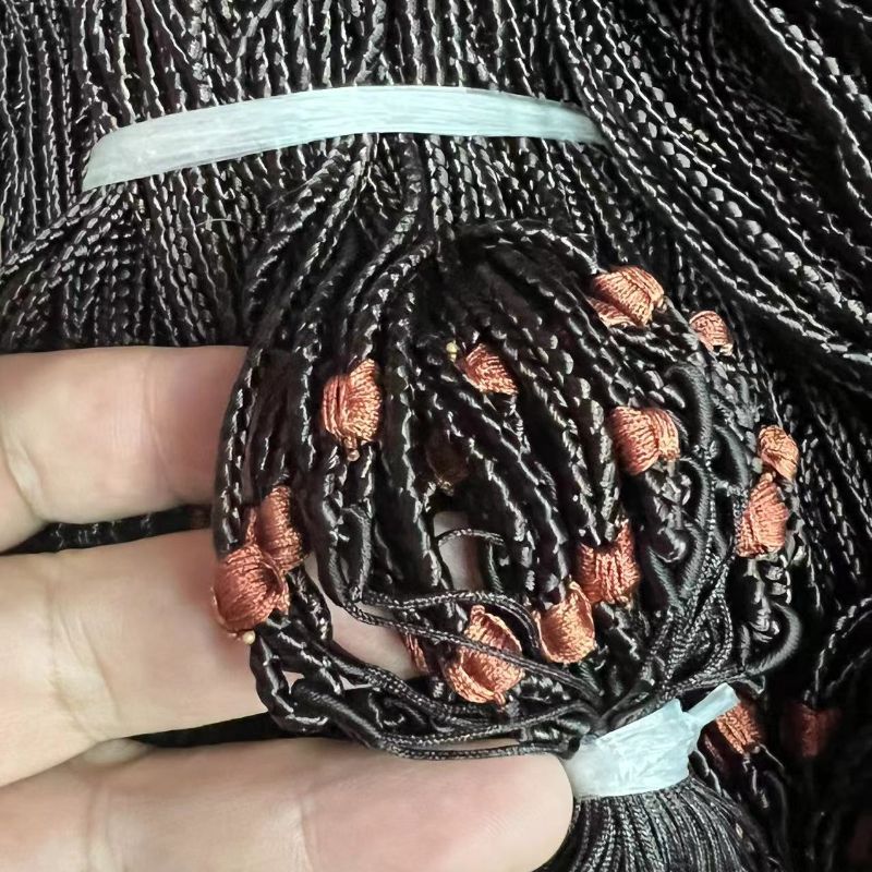0.45 hand-woven medium-thick dragon rope, non-adjustable beeswax amber alloy pendant lanyard Application Scenario