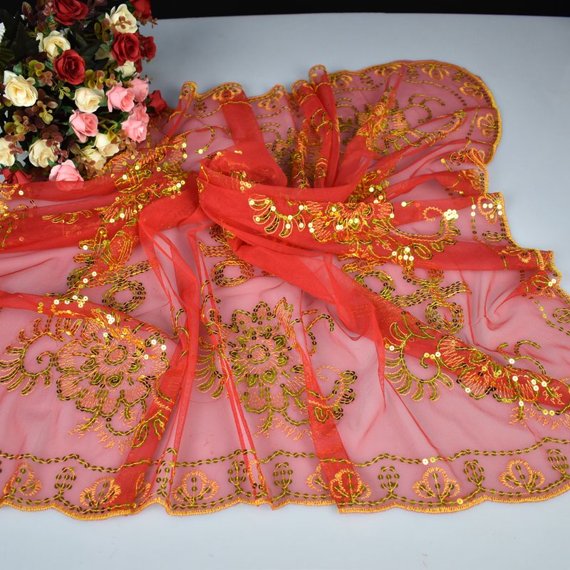 A golden bride's veil with the character "Prosperity and Happiness" for the wedding details Picture
