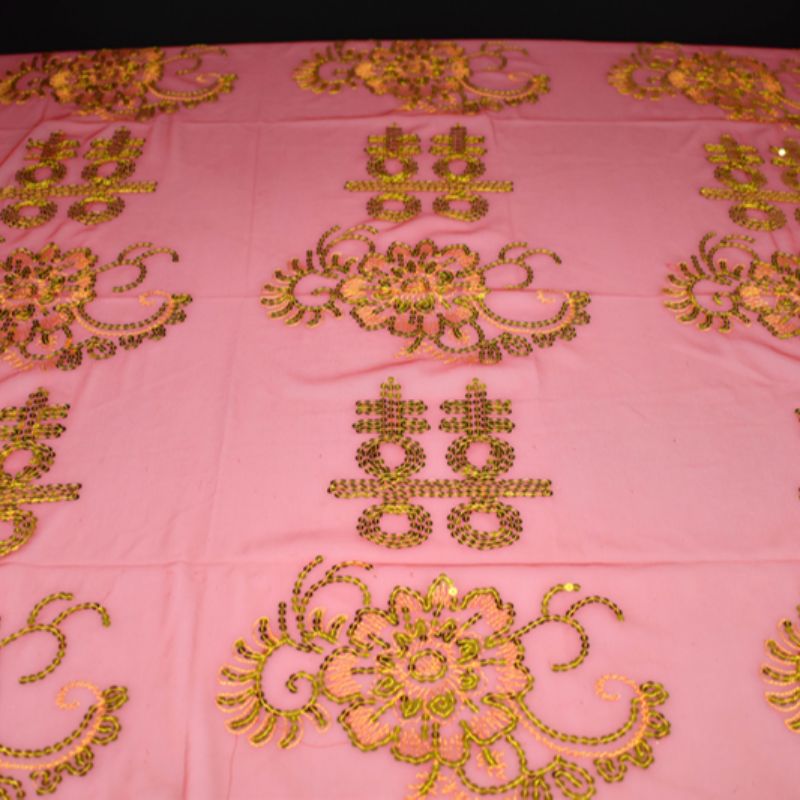 A golden bride's veil with the character "Prosperity and Happiness" for the wedding Application Scenario