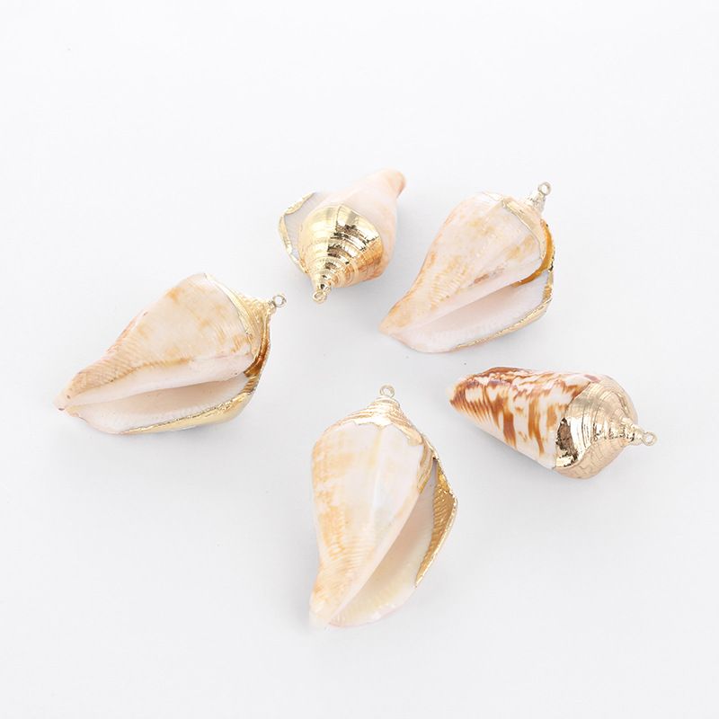 DIY shell jewelry accessories, bracelets, small conch necklaces, earrings, pendants, creative natural handcrafted jewelry accessories Application Scenario
