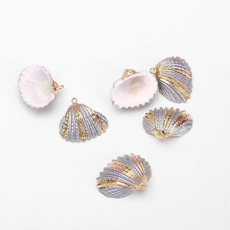 DIY colorful shell jewelry accessories, bracelets, necklaces, earrings, pendants, creative natural handcrafted jewelry, cross-border wholesale Application Scenario
