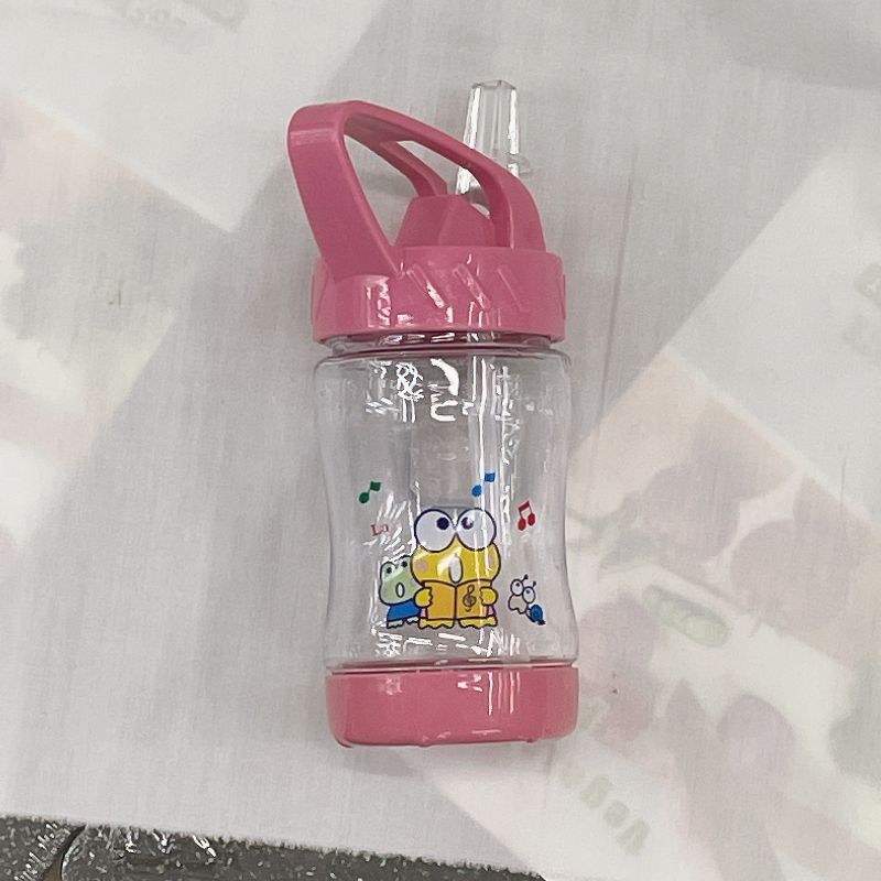 Children's water cup is cute and easy to carry full figure
