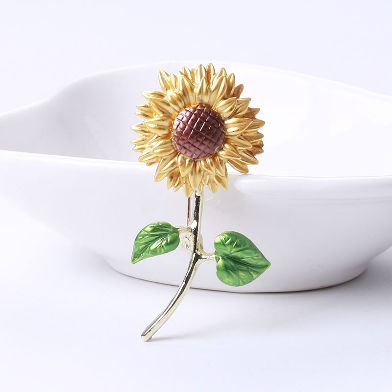 Factory direct sales, popular foreign trade oil-dripping sunflower brooches, fashionable clothes, suit accessories Application Scenario