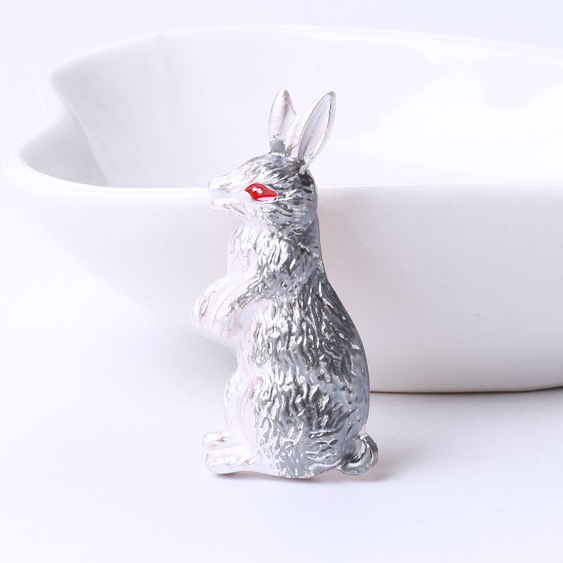 Ziyang Jewelry Factory offers direct sales and export of popular white rabbit brooches and fashionable, simple clothing accessories featuring the twelve Chinese zodiac signs Specification image