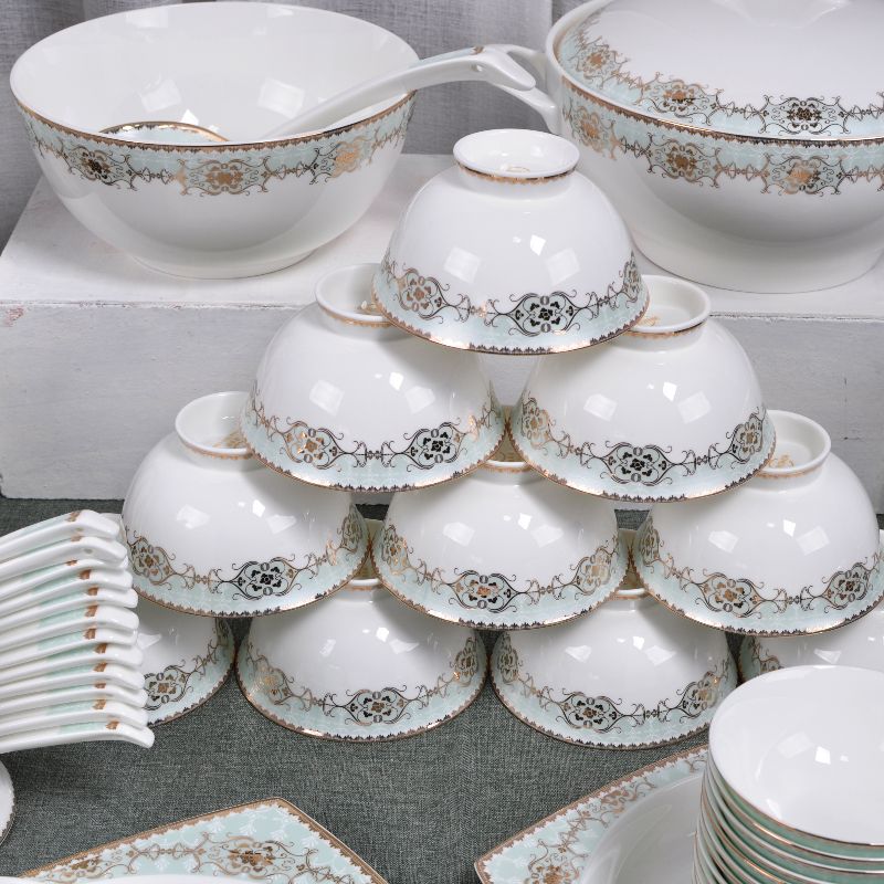 Tangshan High Bone China Tableware Set -68 Head Of Light Luxury Wind Roses For About 12 People Application Scenario