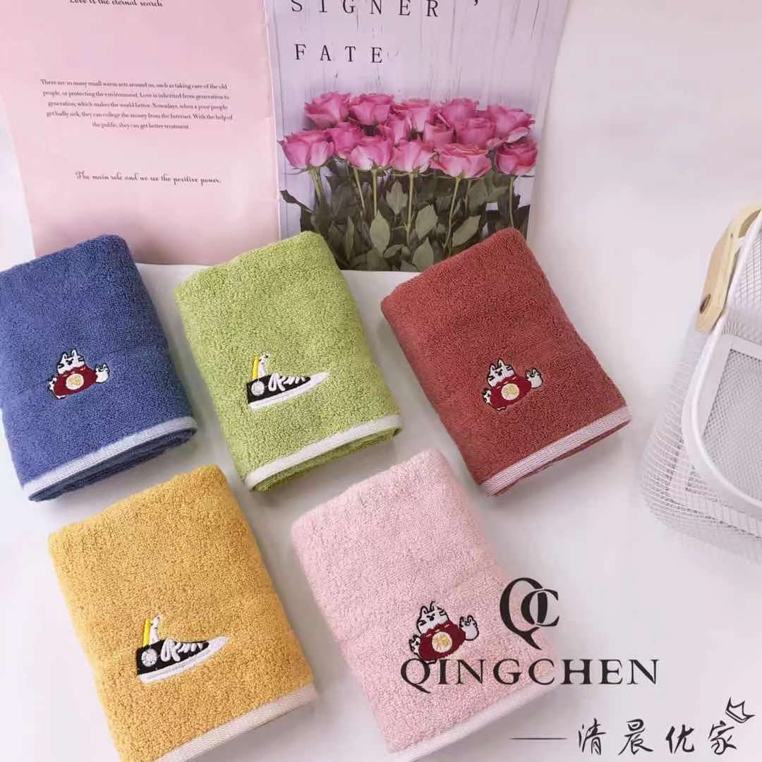 في الصباح الباكر، تحصل شركة يوكيو على منشفة قطط قطط Item Picture