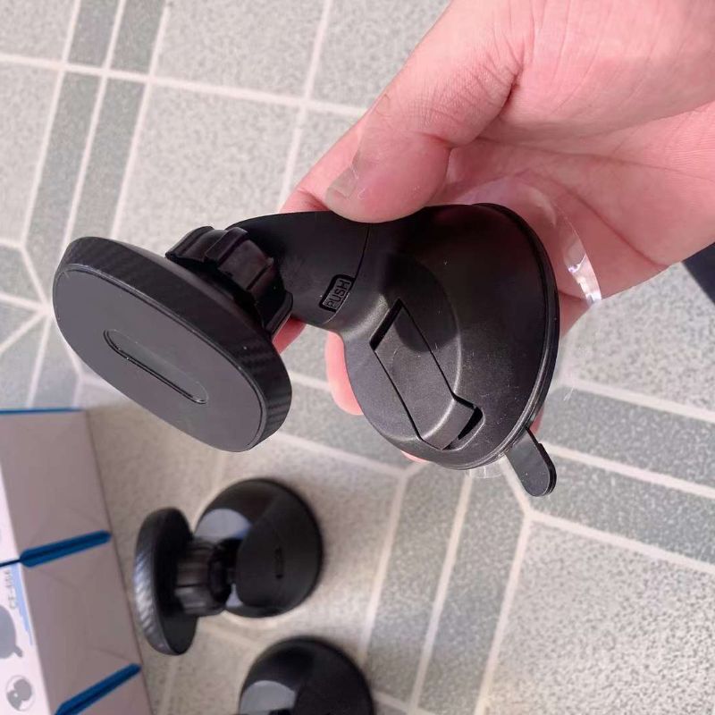 New type of magnetic suction cup with strong suction at the air outlet, telescopic rod, car mobile phone navigation frame, magnetic car mobile phone stand Application Scenario