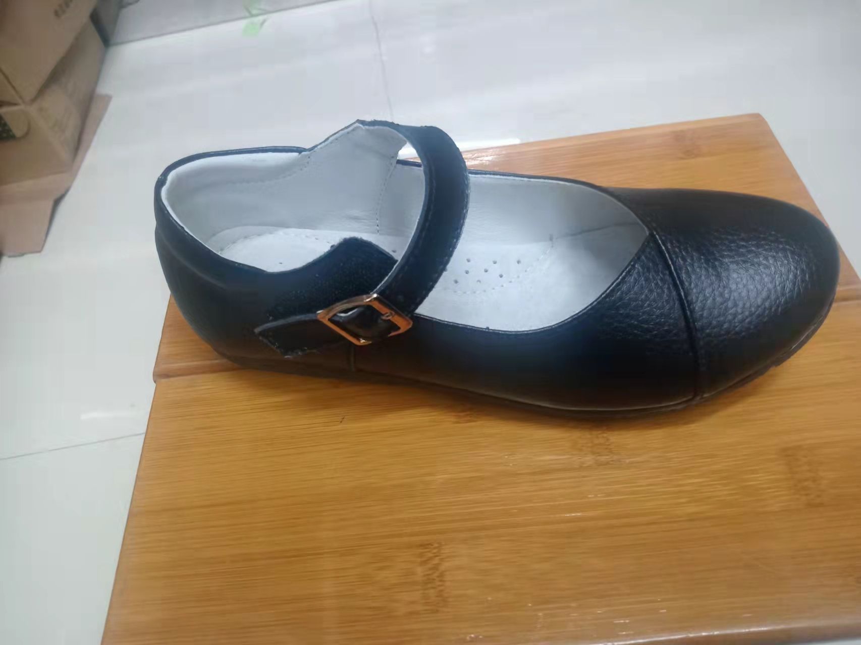 春夏新款休闲平底平跟女鞋豆豆舒适船鞋单鞋皮鞋镂空花4328银河鞋业