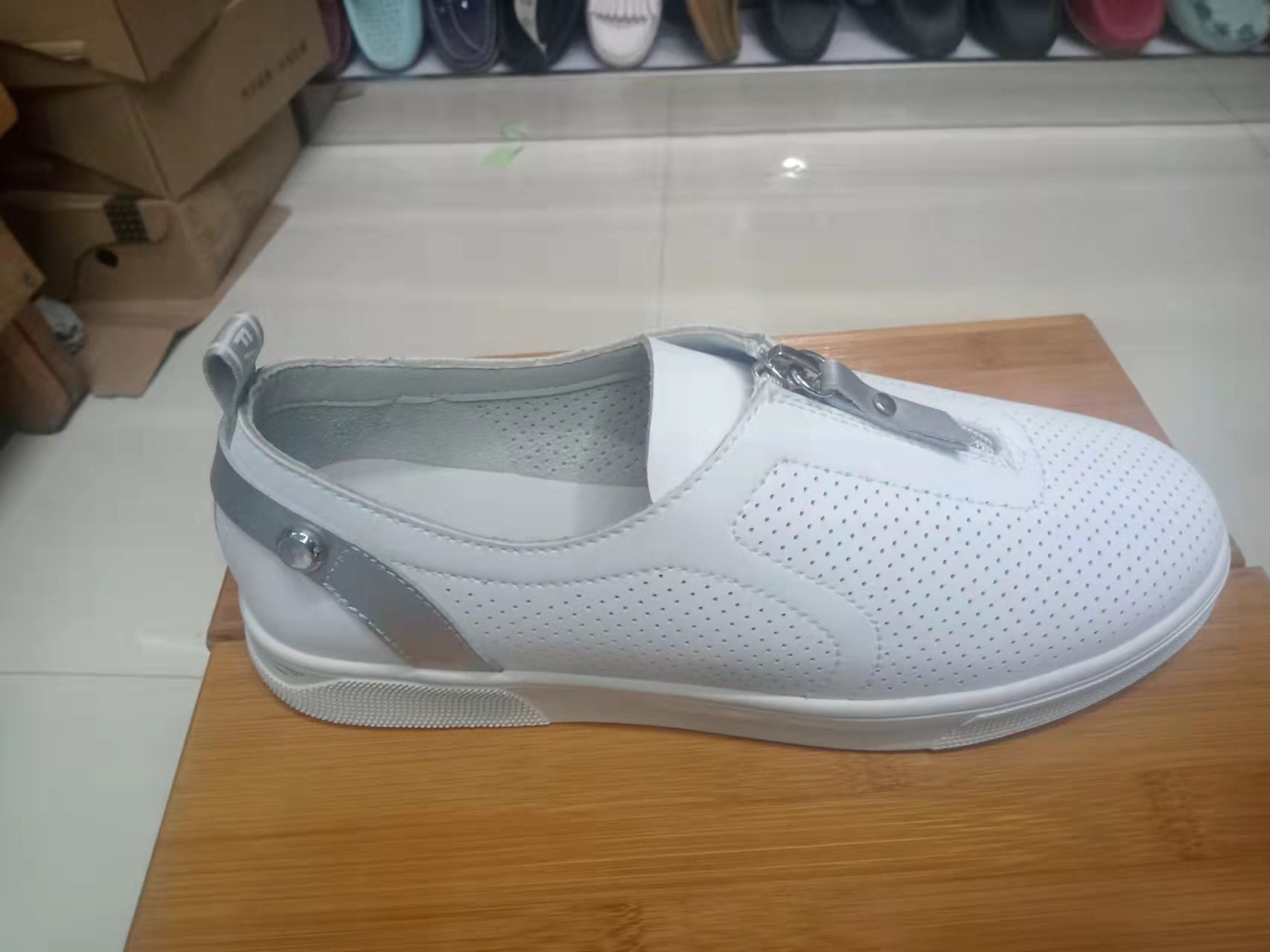 豆豆舒适船鞋单鞋皮鞋镂空花休闲平底平跟女鞋春夏新款银河鞋业4552