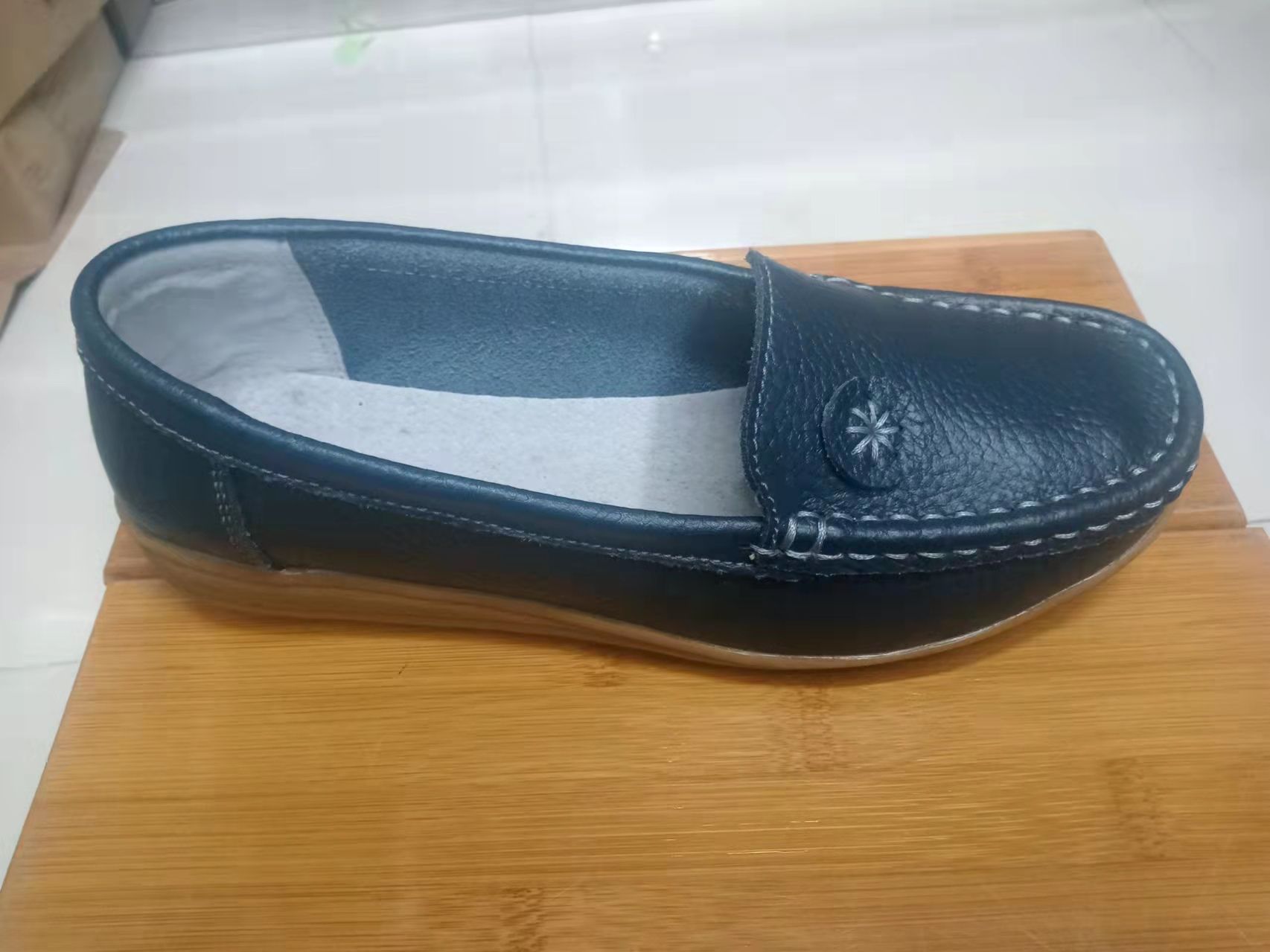 皮鞋镂空花休闲平底平跟女鞋春夏新款豆豆舒适船鞋单鞋8761银河鞋业