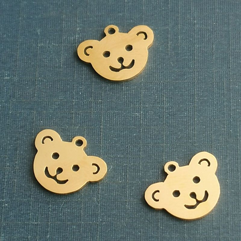 The manufacturer produces and sells stainless steel jewelry, anti-allergy necklaces, pendants, bear head pendants and diy accessories Specification image