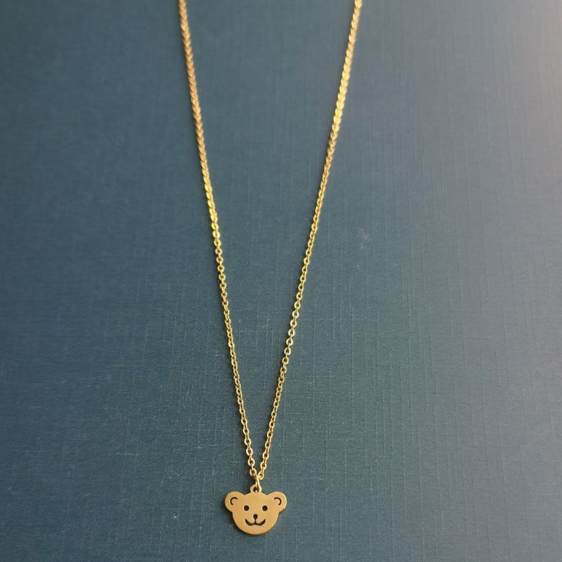 The manufacturer produces and sells stainless steel jewelry, anti-allergy necklaces, pendants, bear head pendants and diy accessories Application Scenario