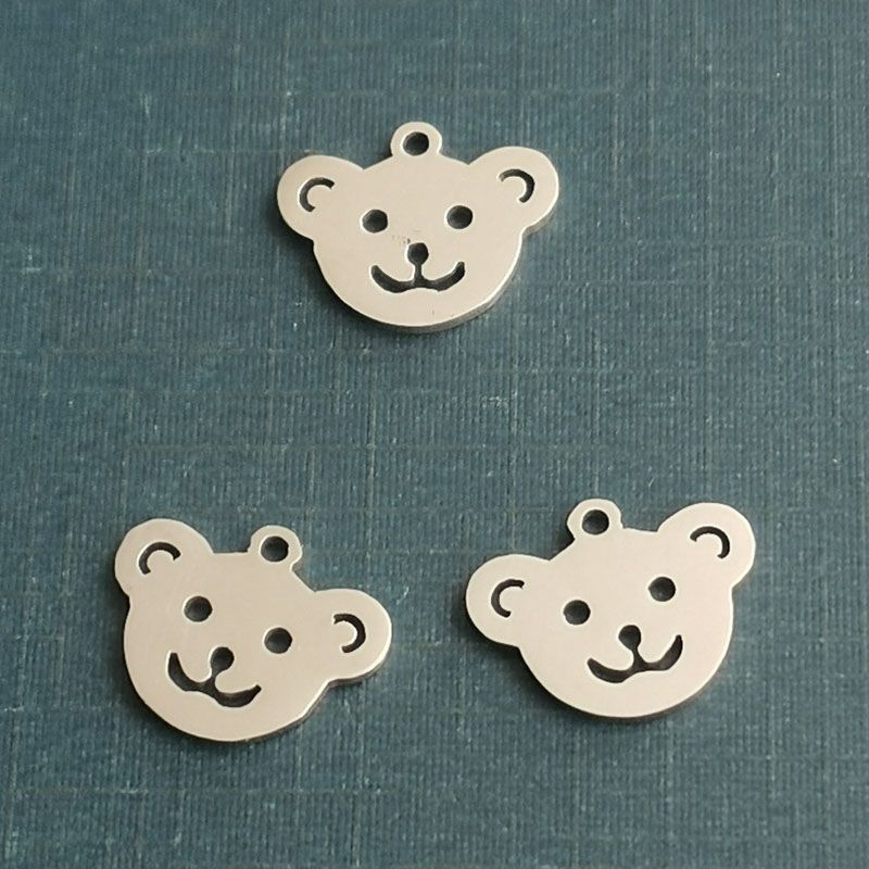 The manufacturer produces and sells stainless steel jewelry, anti-allergy necklaces, pendants, bear head pendants and diy accessories