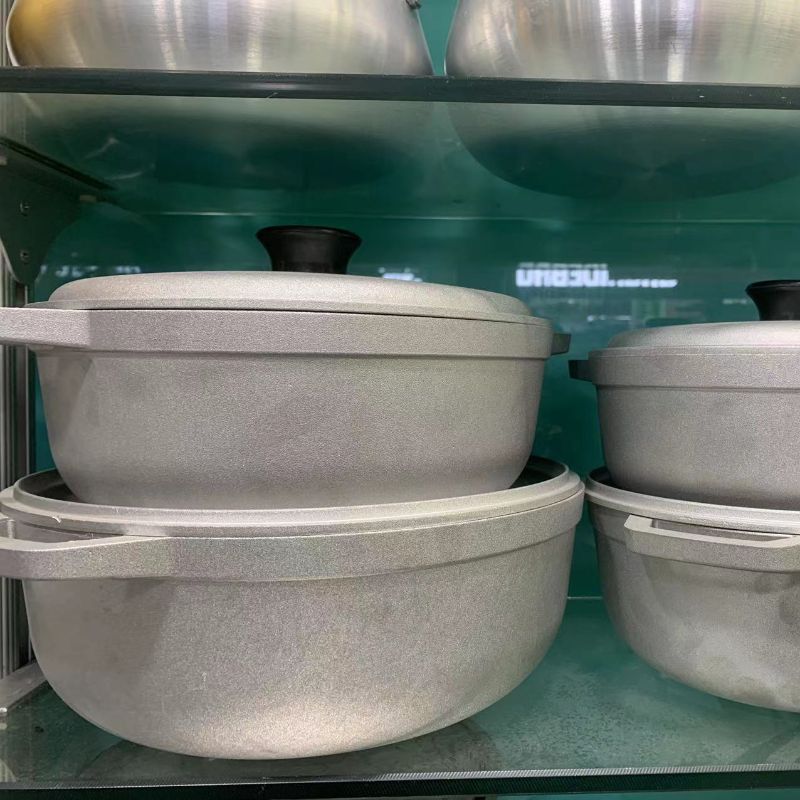 A 4-piece cast pot set details Picture