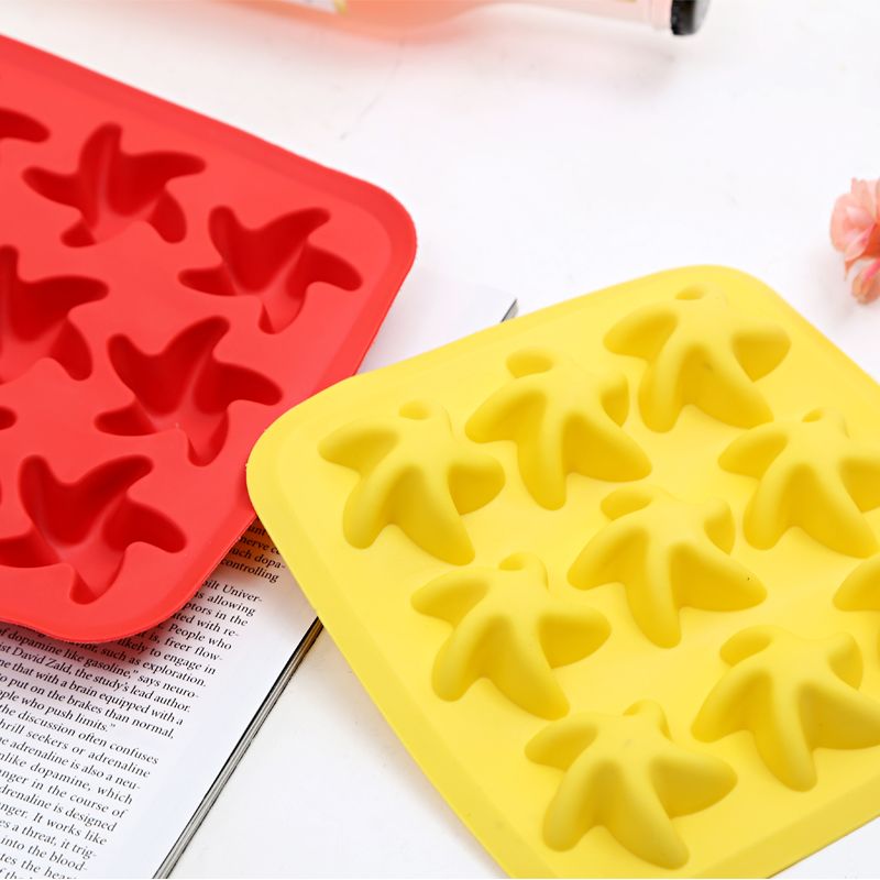 Creative new silicone strawberry ice cube tray mold, home DIY ice cube tray, food-grade silicone, easy to clean and easy to fall off details Picture