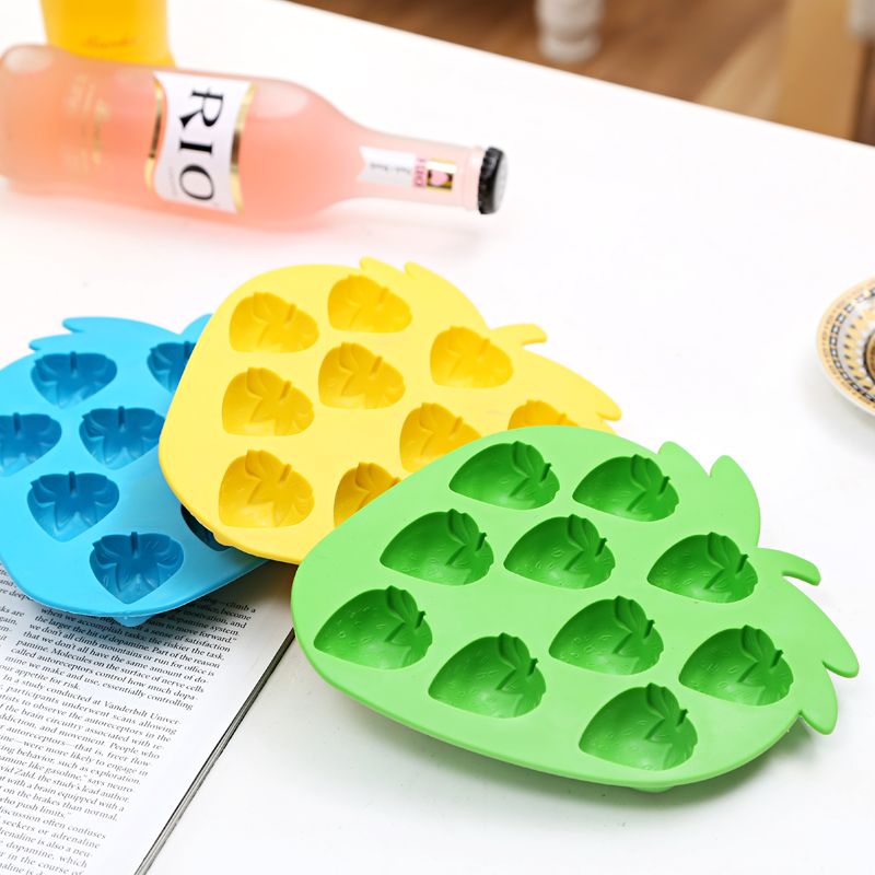 Creative new silicone strawberry ice cube tray mold, home DIY ice cube tray, food-grade silicone, easy to clean and easy to fall off full figure