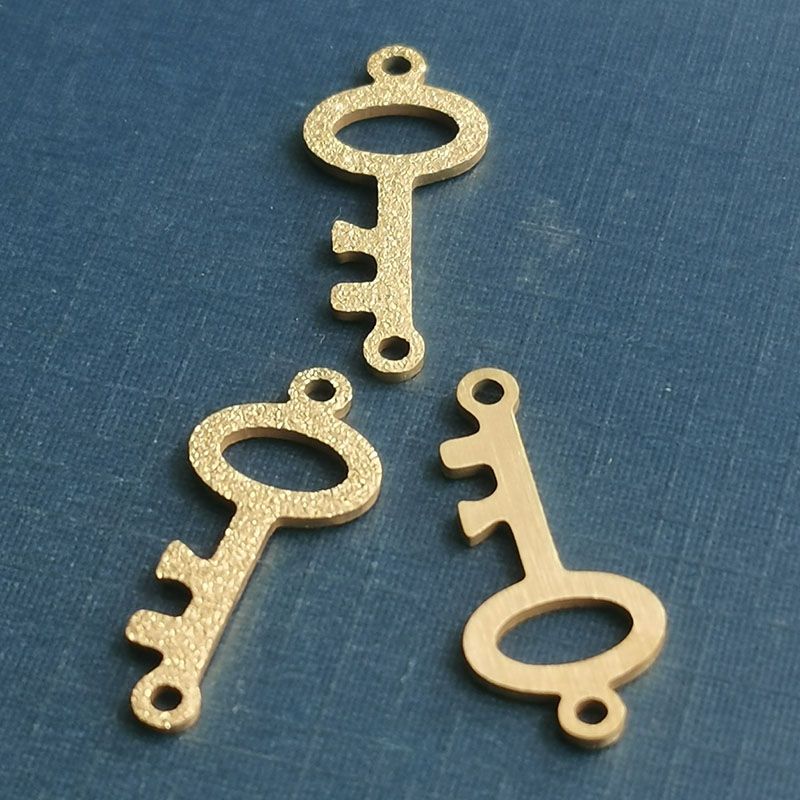 Factory wholesale of stainless steel key bracelets, pendants, necklaces and diy accessories in stock. Customized accessories can be provided based on samples or drawings details Picture