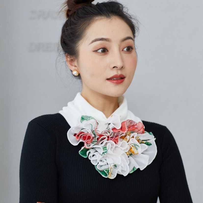 New 2022 Fashion Korean version, the same style as the Internet celebrity, with fleece and thickened, versatile neck guards for women in winter details Picture