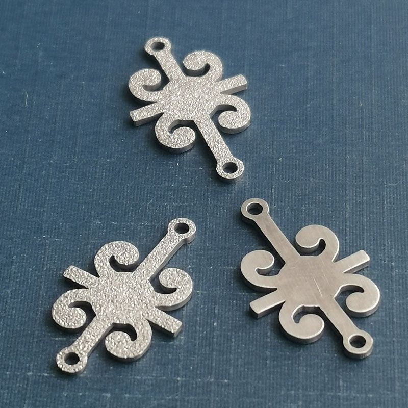 Small jewelry accessories manufacturers directly supply bracelet anklet titanium steel pendant unembroidered steel pendant jewelry wholesale