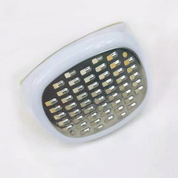 Mini grinder, creative kitchen tool, handheld garlic grinder, portable storage box, garlic and ginger grinder Application Scenario