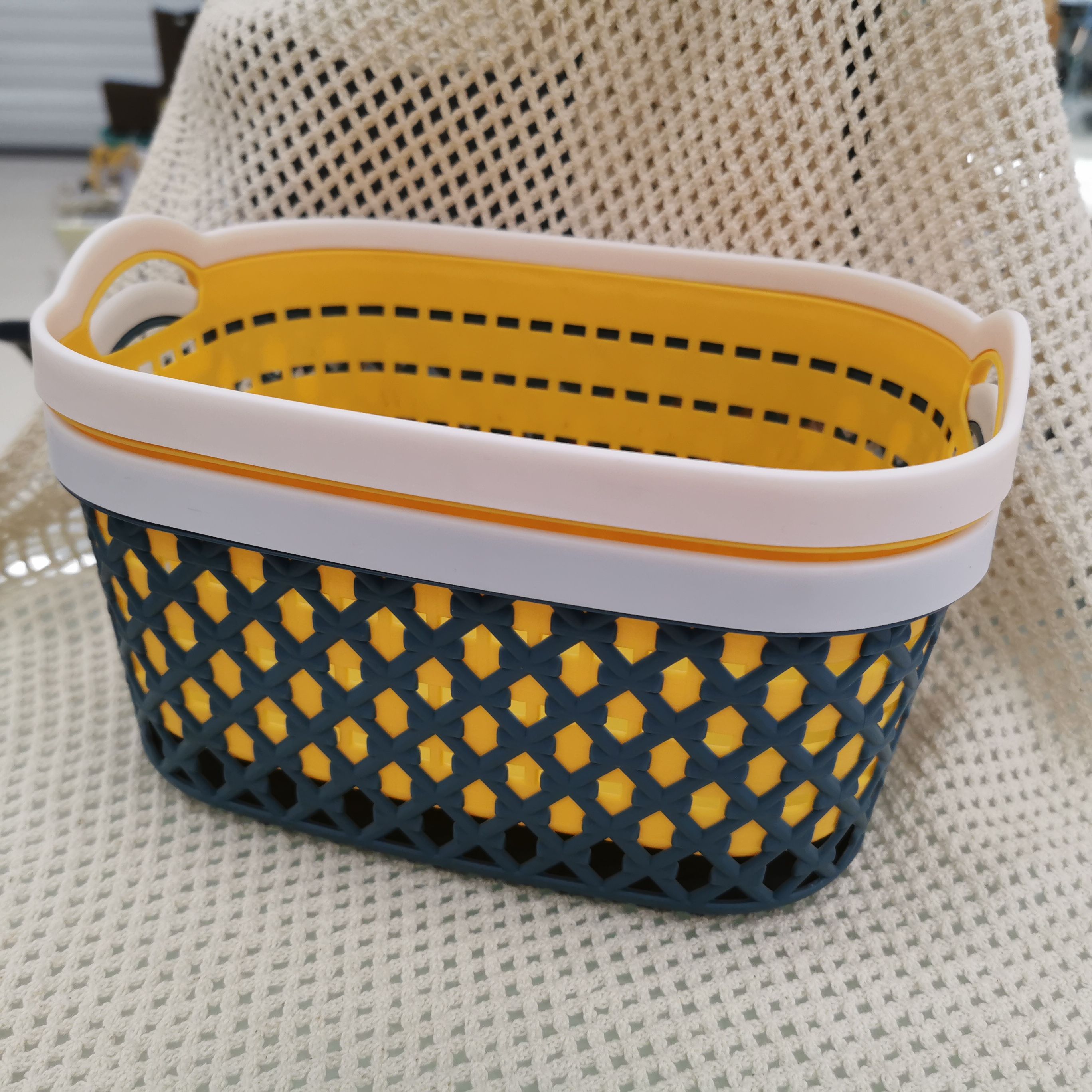 Plastic storage basket Storage basket oval storage basket thumbnail