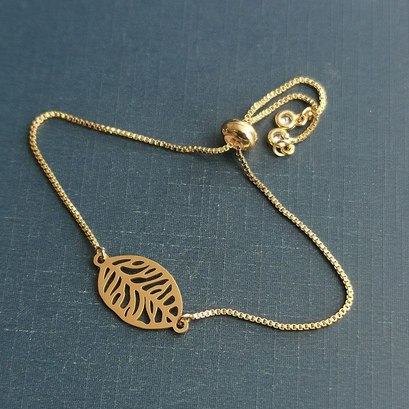 DIY handmade jewelry, titanium steel three-dimensional hollowed-out pendant, leaf and leaf color retention accessories, bracelet, small pendant Application Scenario
