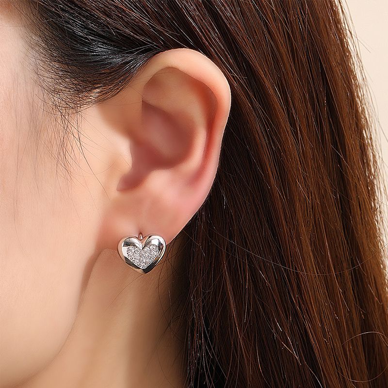 Moda japonesa y coreana personalidad corazón pendientes oro real plateado zirconita blanco pendientes para mujeres pequeño fresco orejeras accesorios details Picture