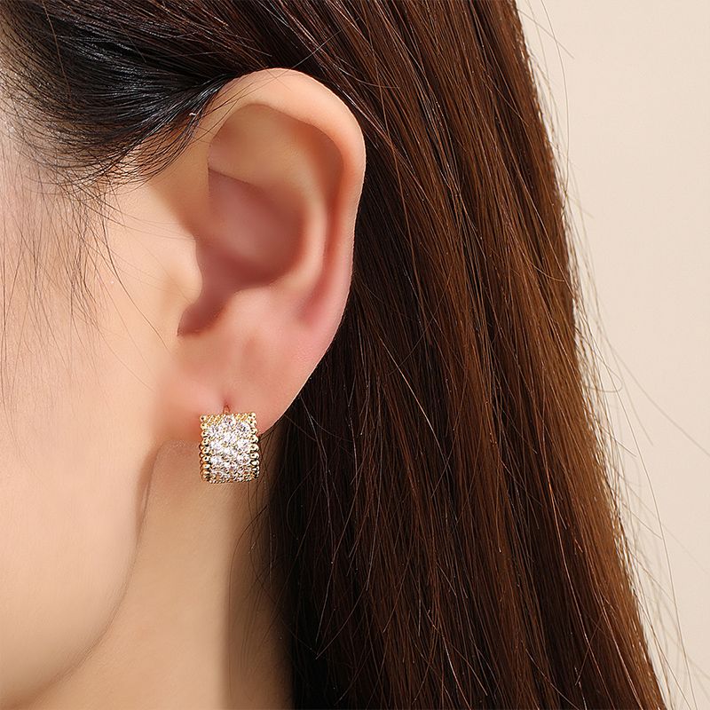 18K oro con brocas pendientes mujer simple moda super flash semicircular con diamantes pendientes exquisitos influenciador versátil orejeras details Picture