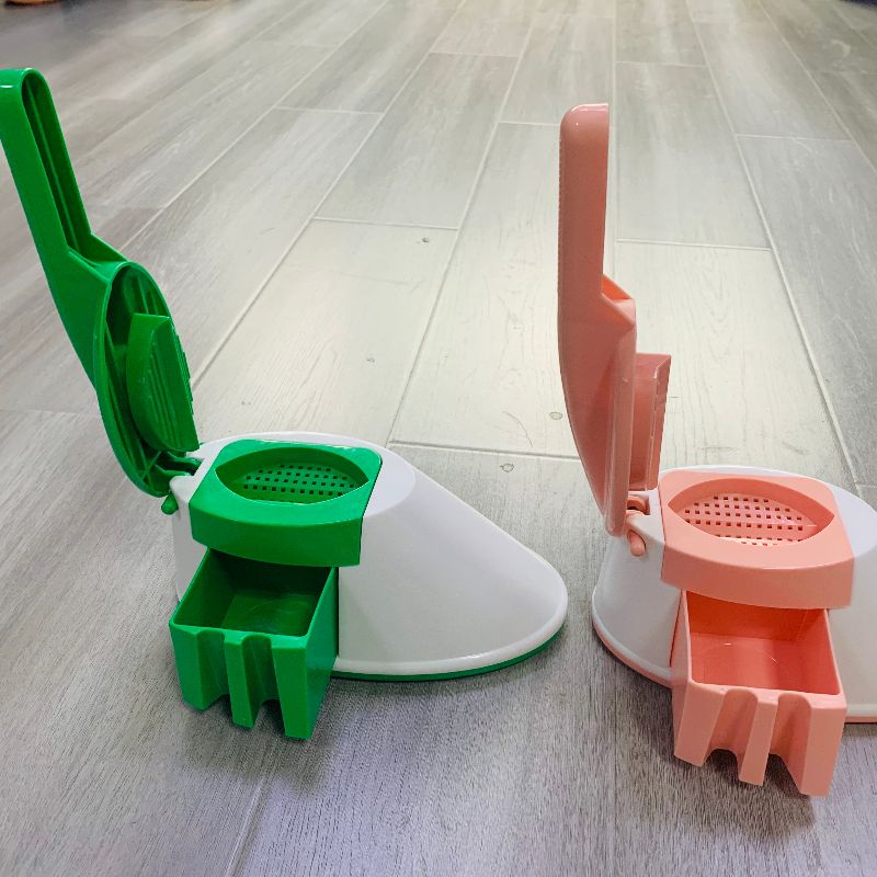 Hand press juicer