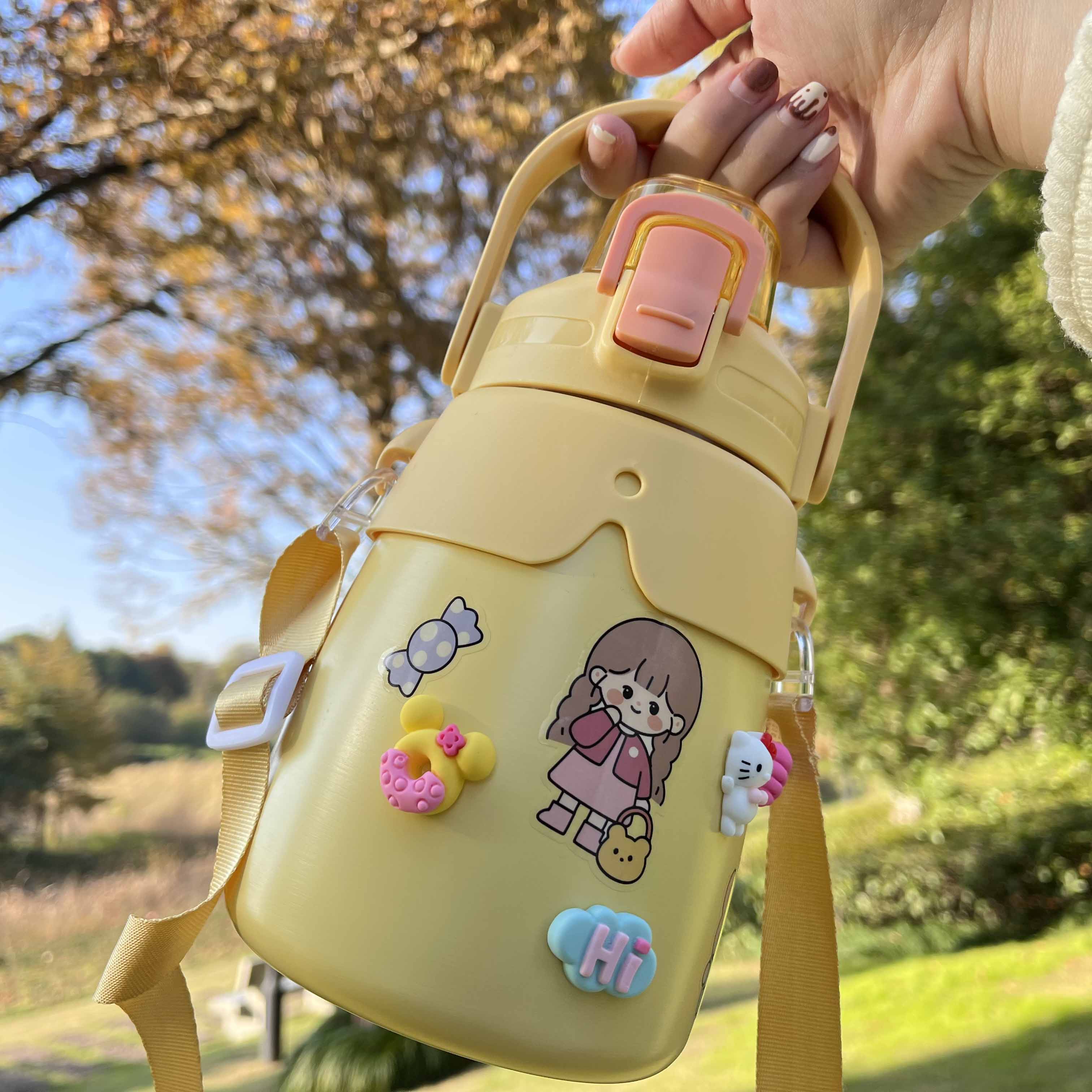Cartoon sticker 3D shoulder strap, large-belted cup, insulated cup, 316 stainless steel children's straw, large-capacity gift water bottle Item Picture