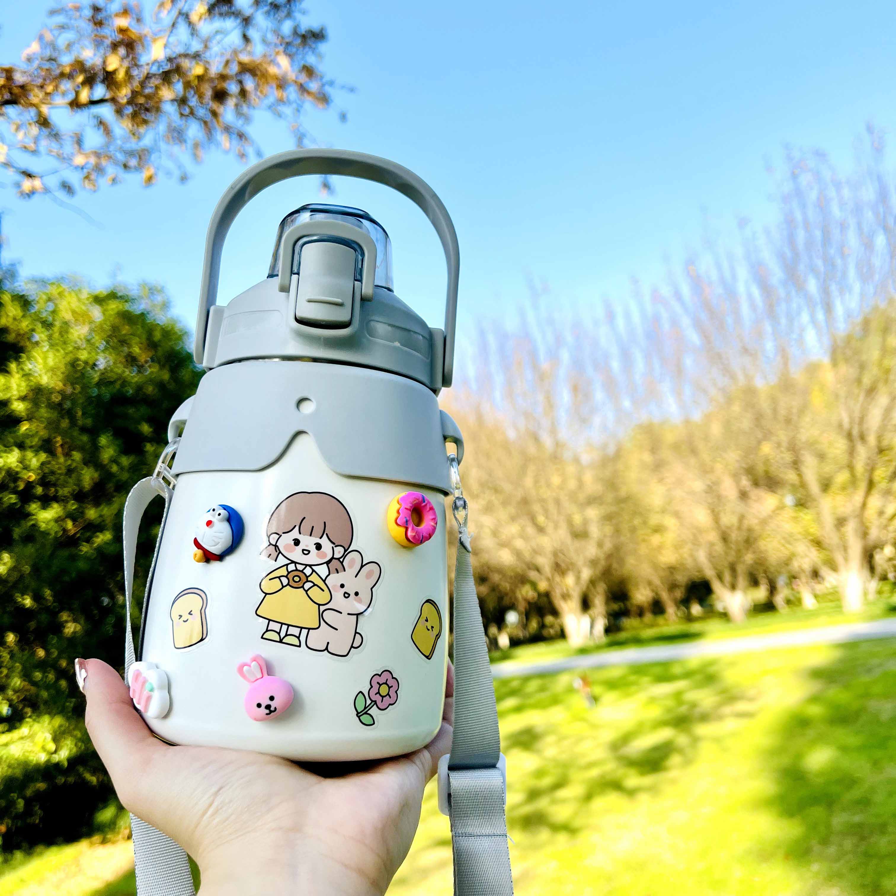 Cartoon sticker 3D shoulder strap, large-belted cup, insulated cup, 316 stainless steel children's straw, large-capacity gift water bottle details Picture