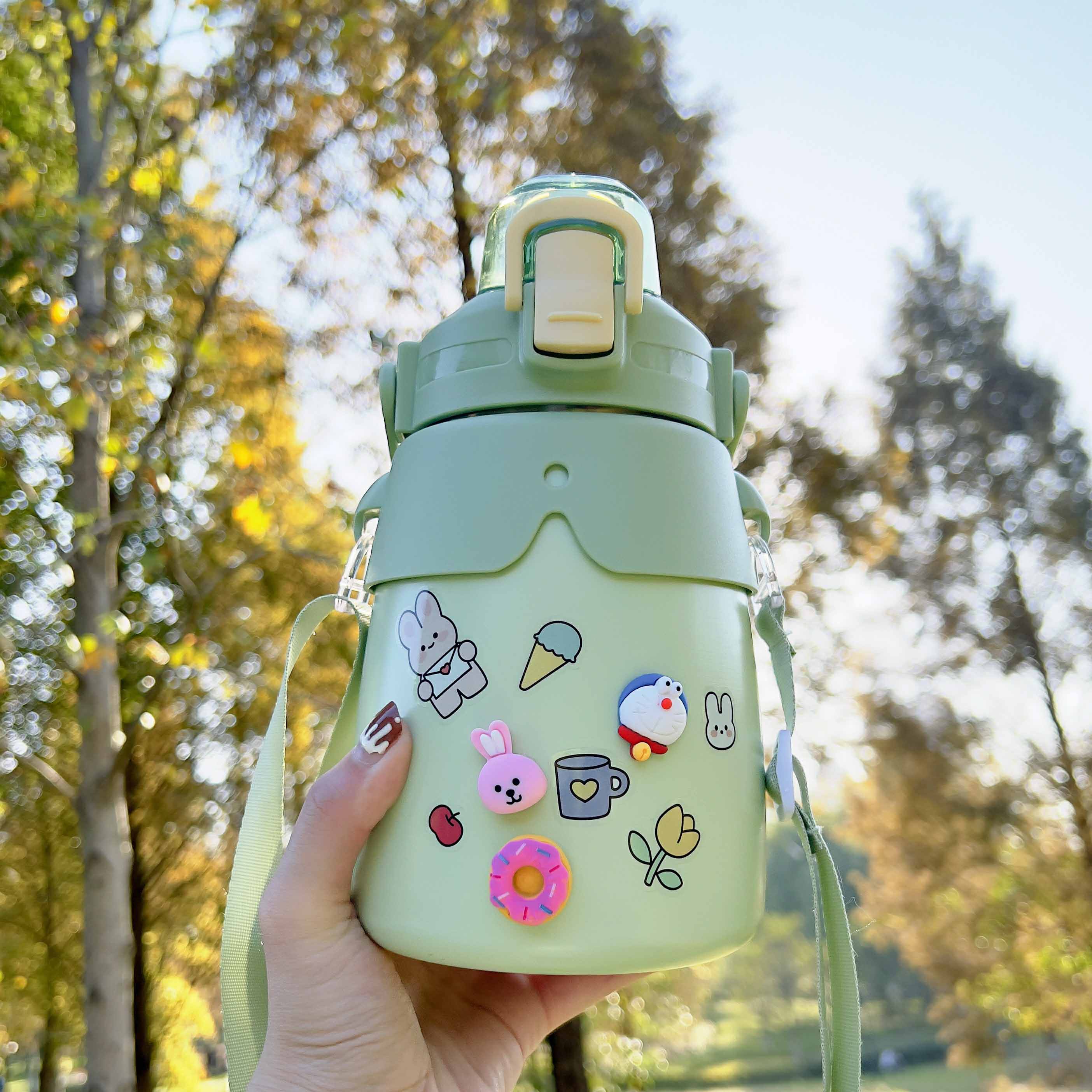 Cartoon sticker 3D shoulder strap, large-belted cup, insulated cup, 316 stainless steel children's straw, large-capacity gift water bottle Specification drawing