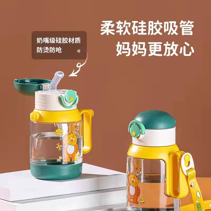 New children's water bottle, bouncing children's straw cup with handle, baby water cup, anti-drop and anti-leakage Application Scenario