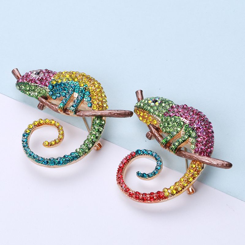 Factory direct sales, popular in foreign trade, high-end new style, cute Japanese and Korean cartoon creative oil drip, versatile chameleon, student couple lapel pin brooch matching details Picture