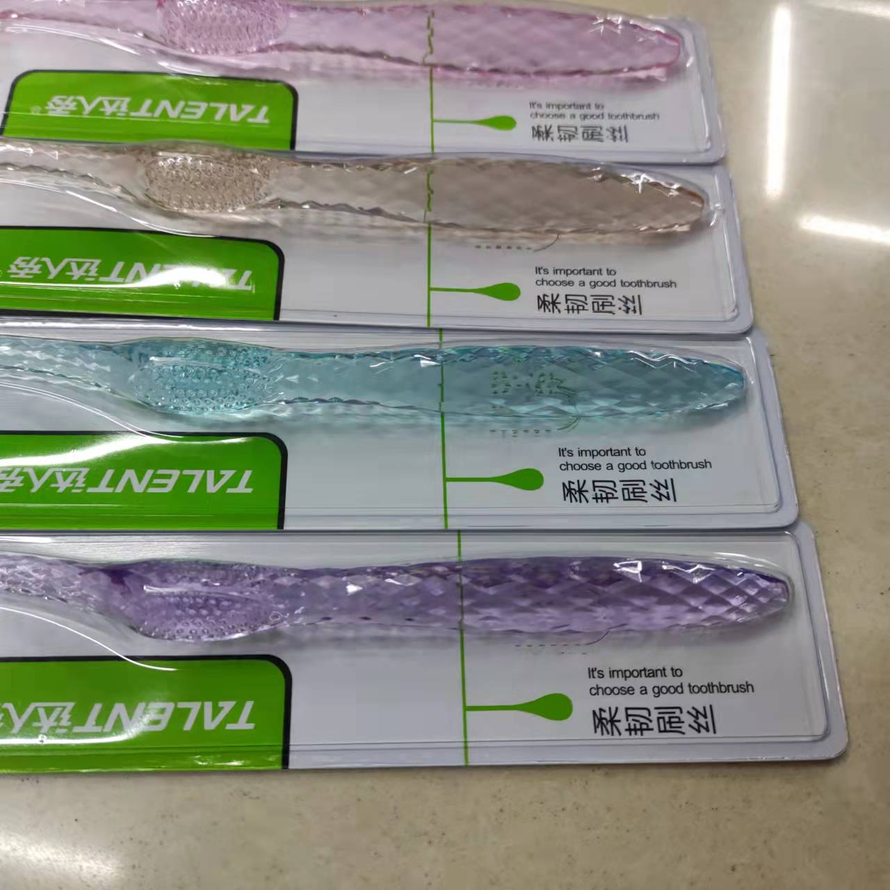 达人秀T303柔韧刷丝高端水晶柄成人软毛牙刷详情2