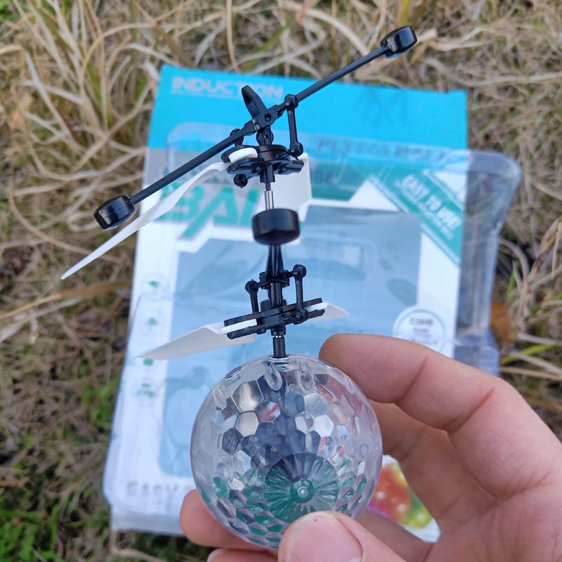 Selling seven-color light crystal ball sensing aircraft remote control aircraft drop suspension charging children's toys Specification drawing