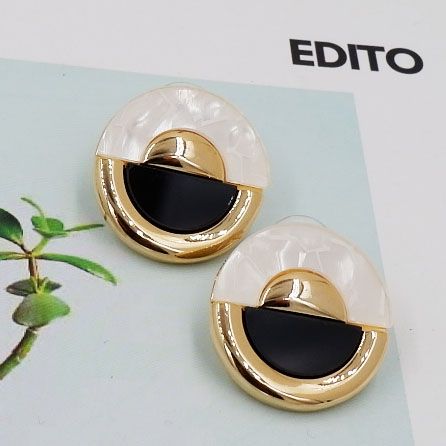 2022 New Europe And The United States Popular Fashion All Gold Earrings High-Grade Color Matching Face Earrings Wholesale Custom Specification drawing