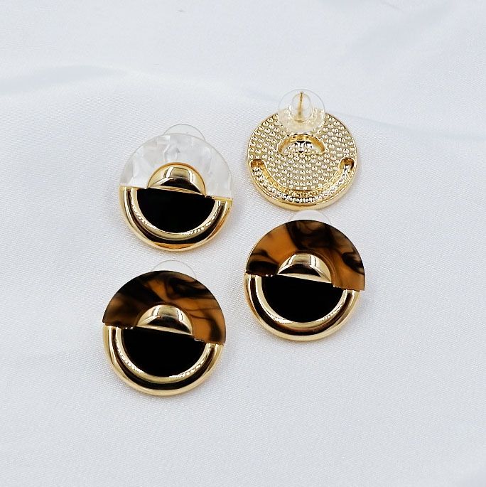 2022 New Europe And The United States Popular Fashion All Gold Earrings High-Grade Color Matching Face Earrings Wholesale Custom details Picture