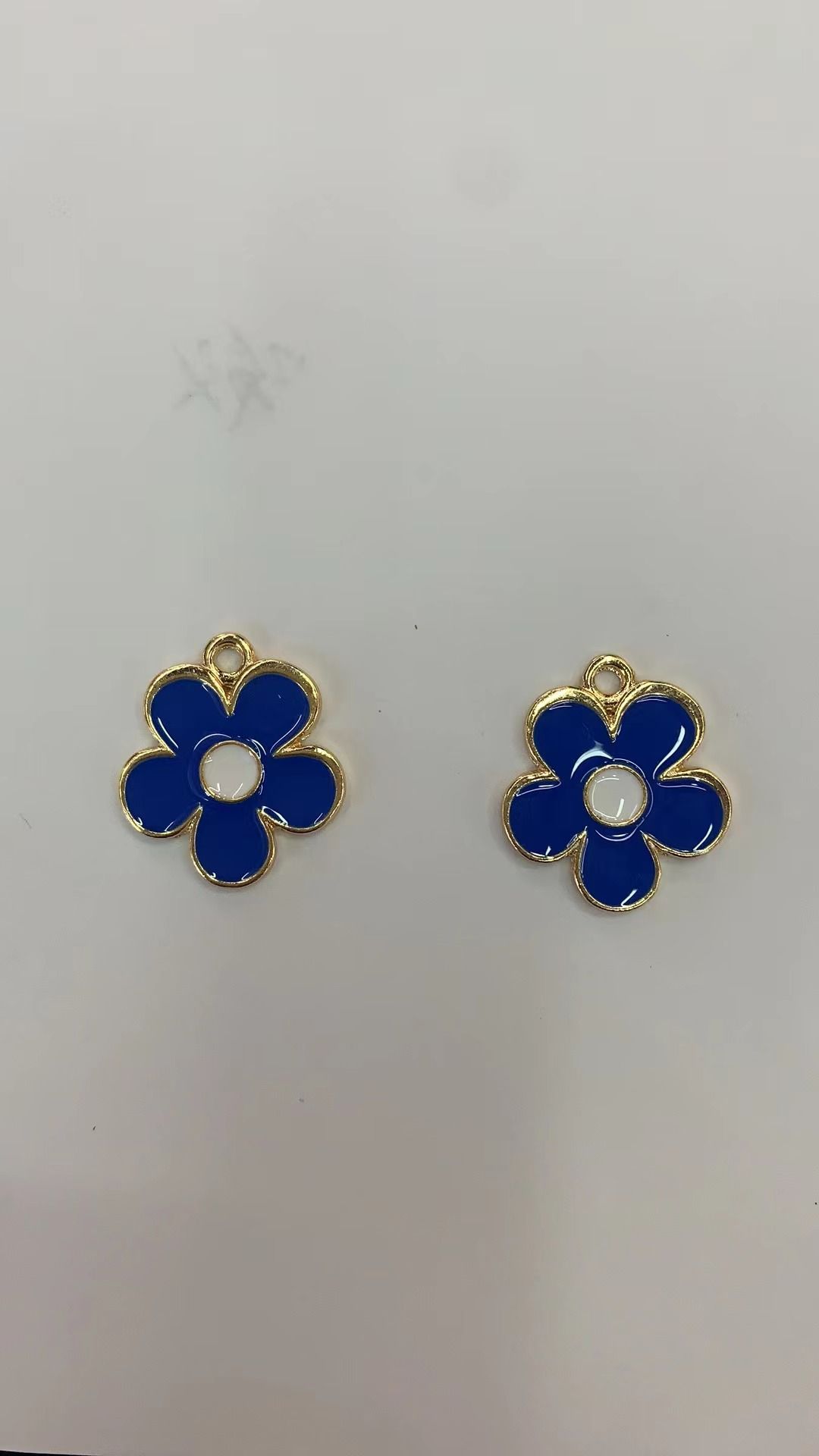Alloy five-petal flower details Picture