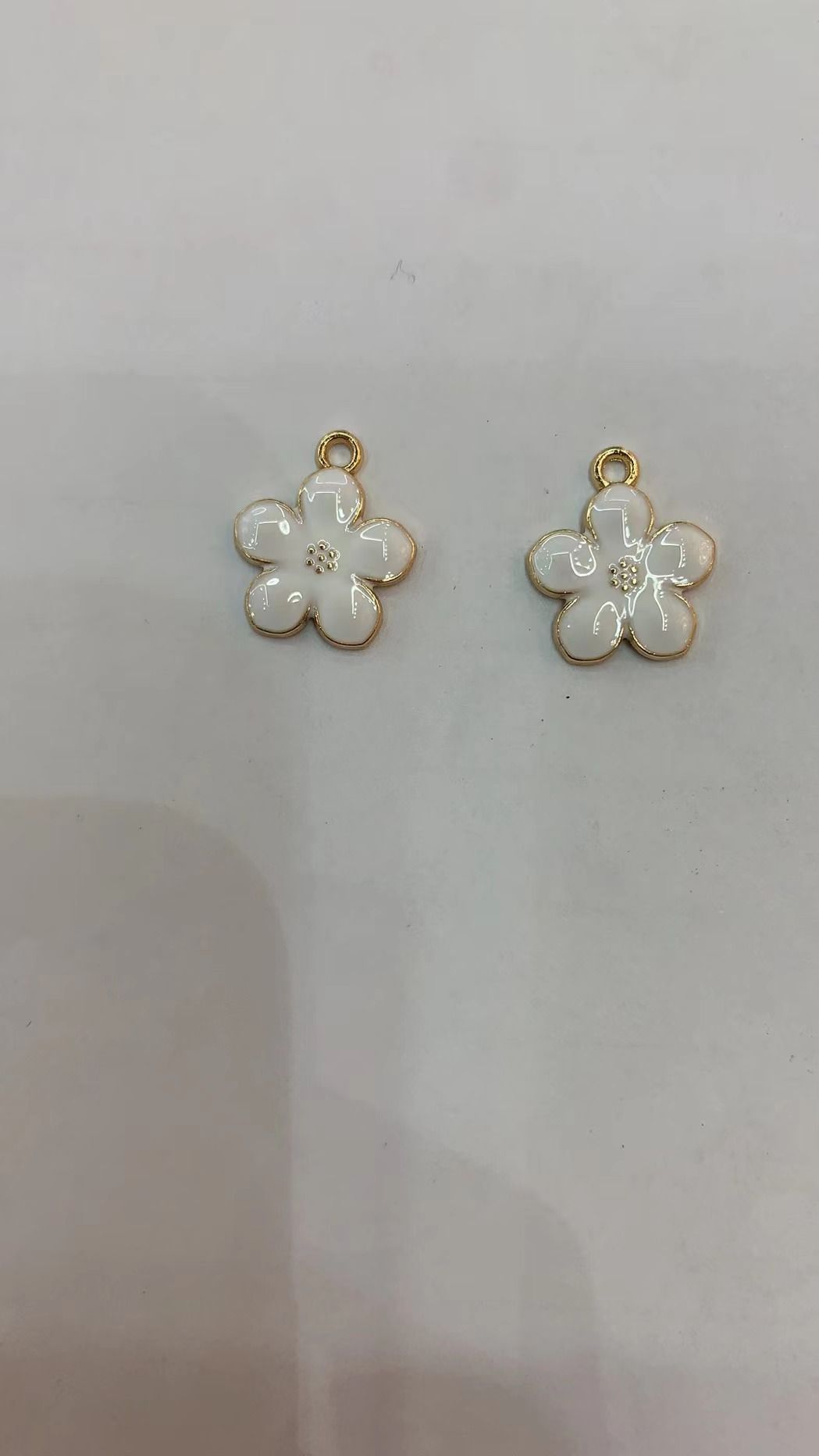 Alloy three-dimensional flower details Picture