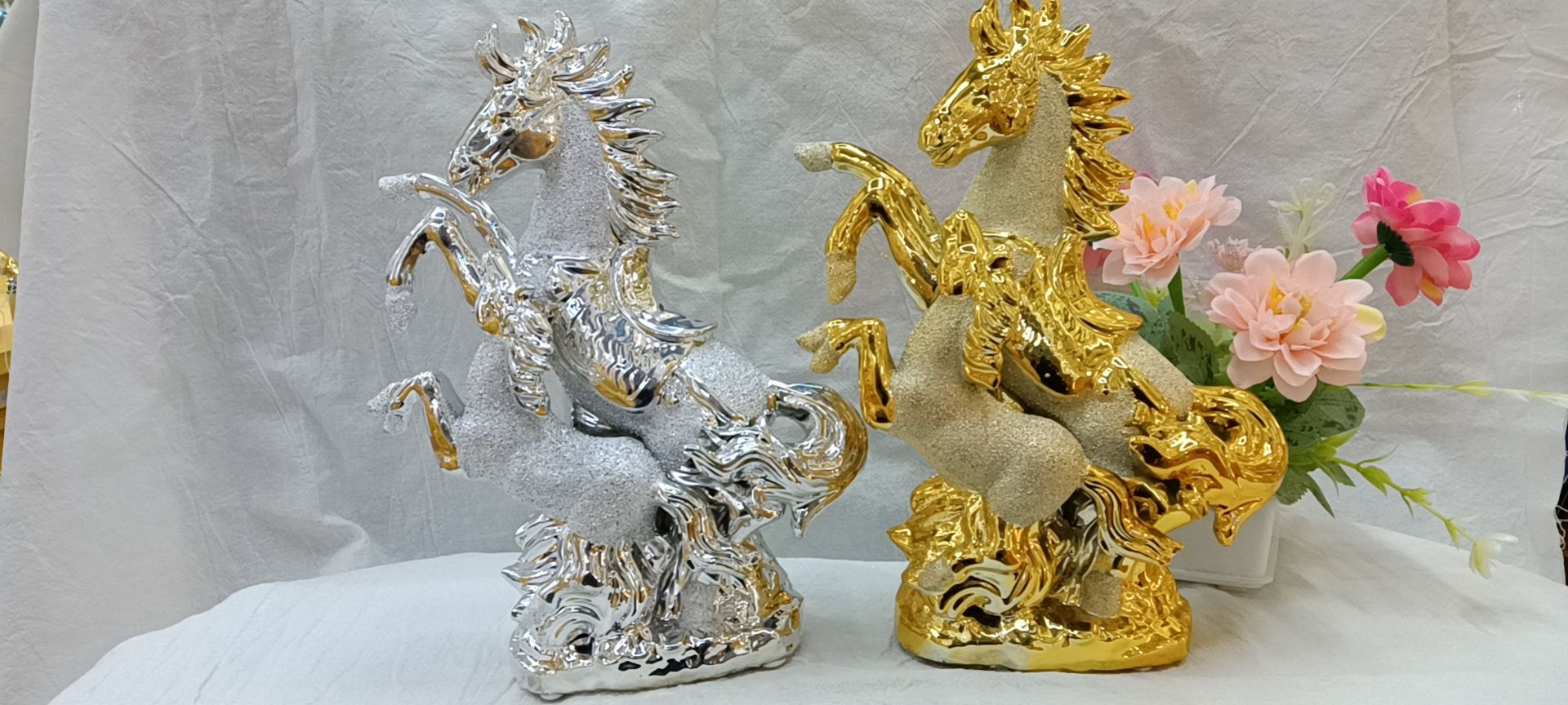Ceramic craft ornaments and handicrafts of horses details Picture