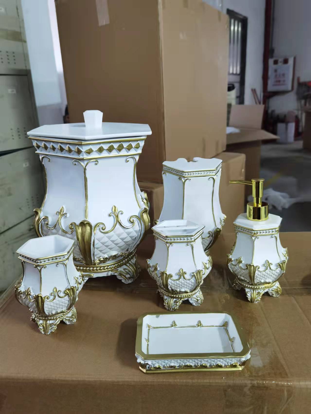 Resin Six-Piece Bathroom Set Trash Can Soap Box Toilet Brush Lotion Bottle details Picture
