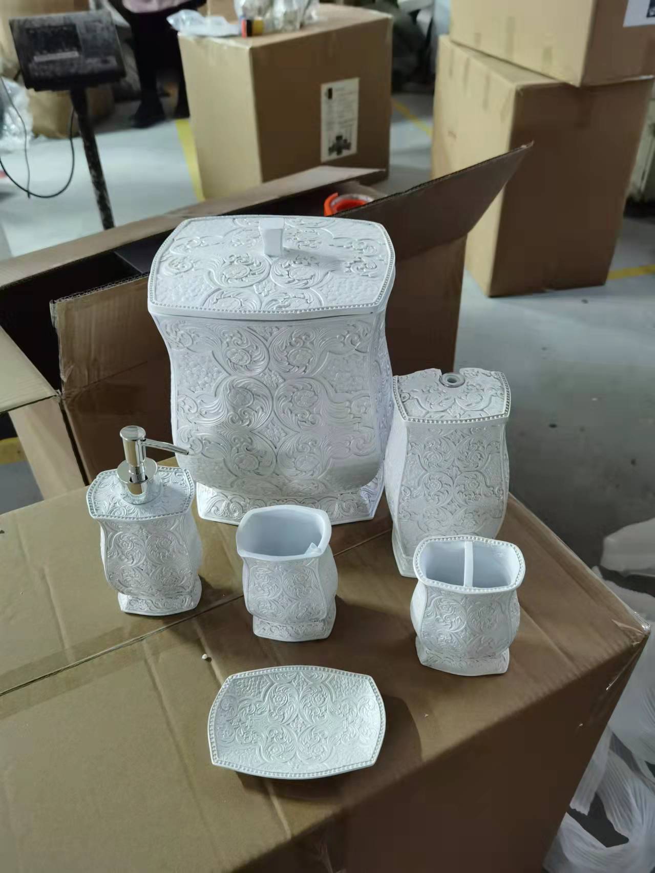 Resin Six-Piece Bathroom Set Trash Can Soap Box Toilet Brush Lotion Bottle Item Picture